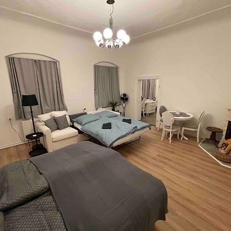 Good Old Times Apartment Bratislava Bagian luar foto