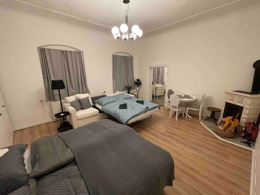 Good Old Times Apartment Bratislava Bagian luar foto