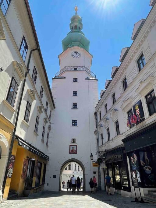 Good Old Times Apartment Bratislava Bagian luar foto