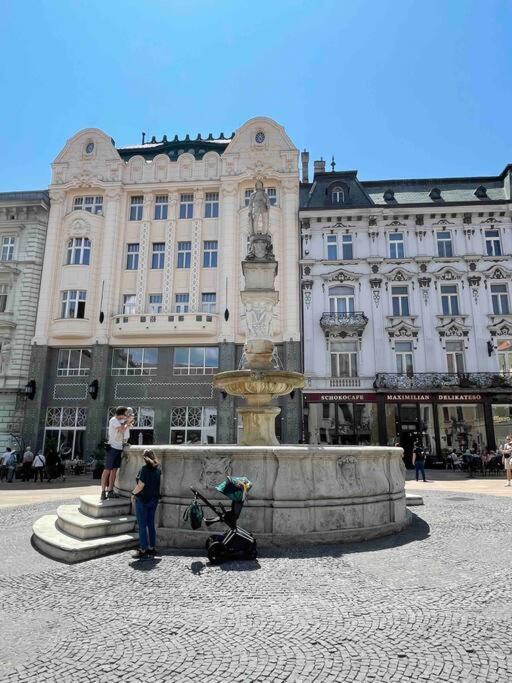 Good Old Times Apartment Bratislava Bagian luar foto