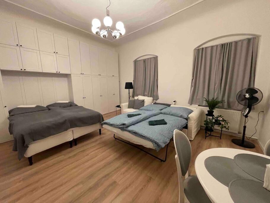 Good Old Times Apartment Bratislava Bagian luar foto